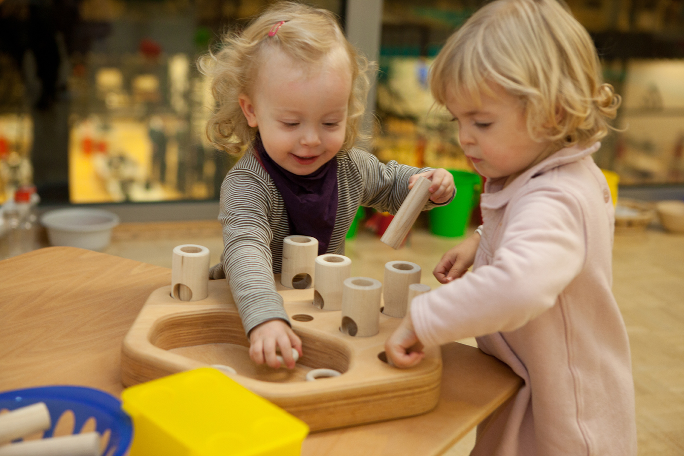 Spielende Kleinkinder