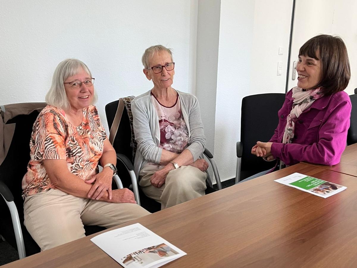 Das offene Gespräch ist die Grundlage für eine Seniorenbegleitung 'auf Augenhöhe'.