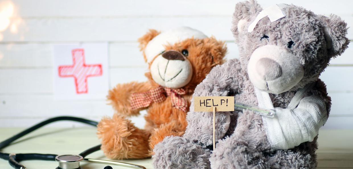 shutterstock-487060840-alexkich-Stoffteddy mit Pflaster-frei