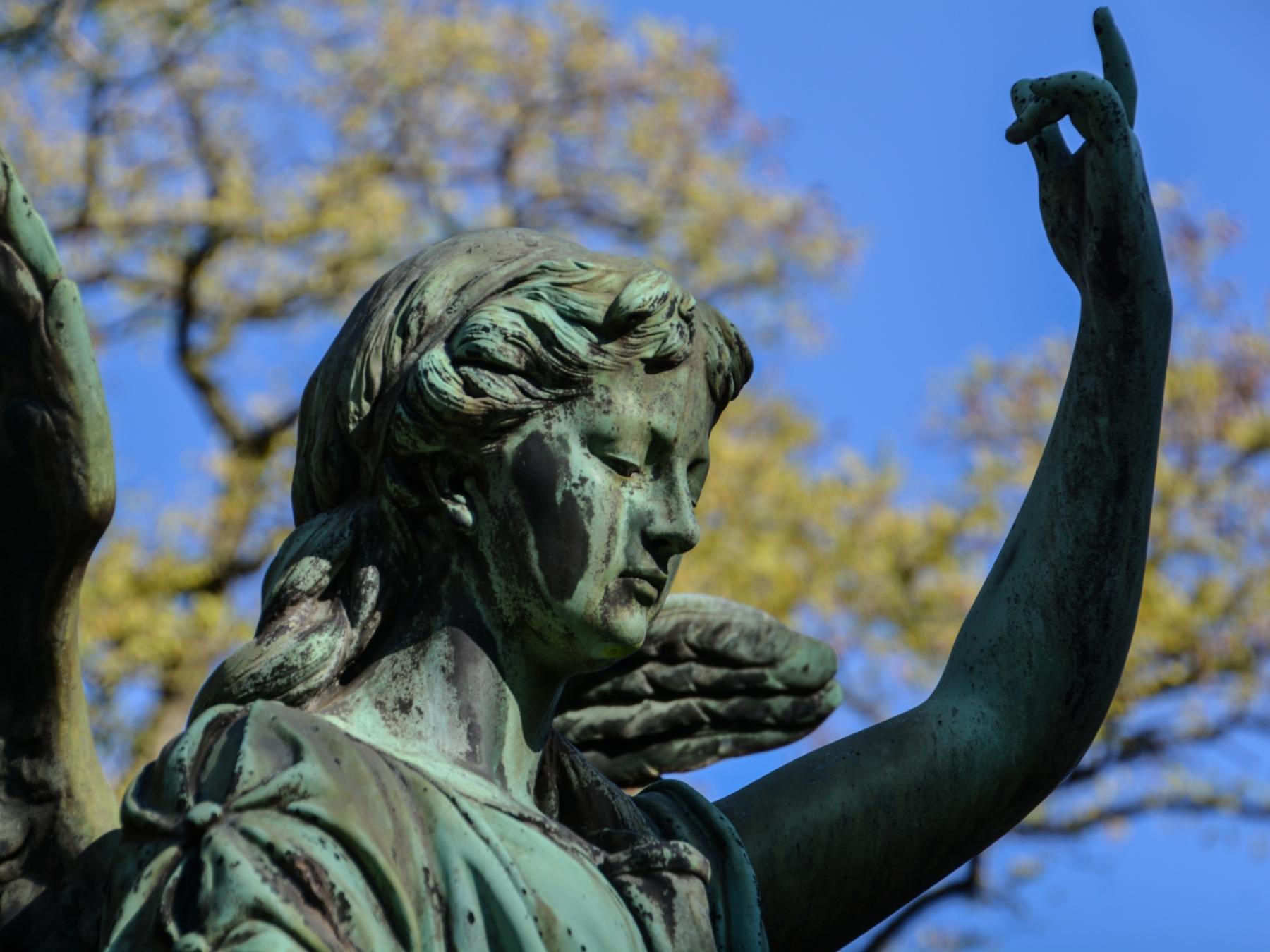 Engelstatue auf dem Melatenfriedhof