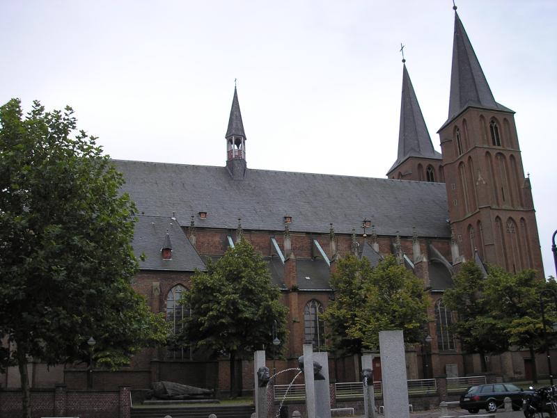 Propstei- und Stiftskirche St. Mariä Himmelfahrt Kleve (Nordseite)