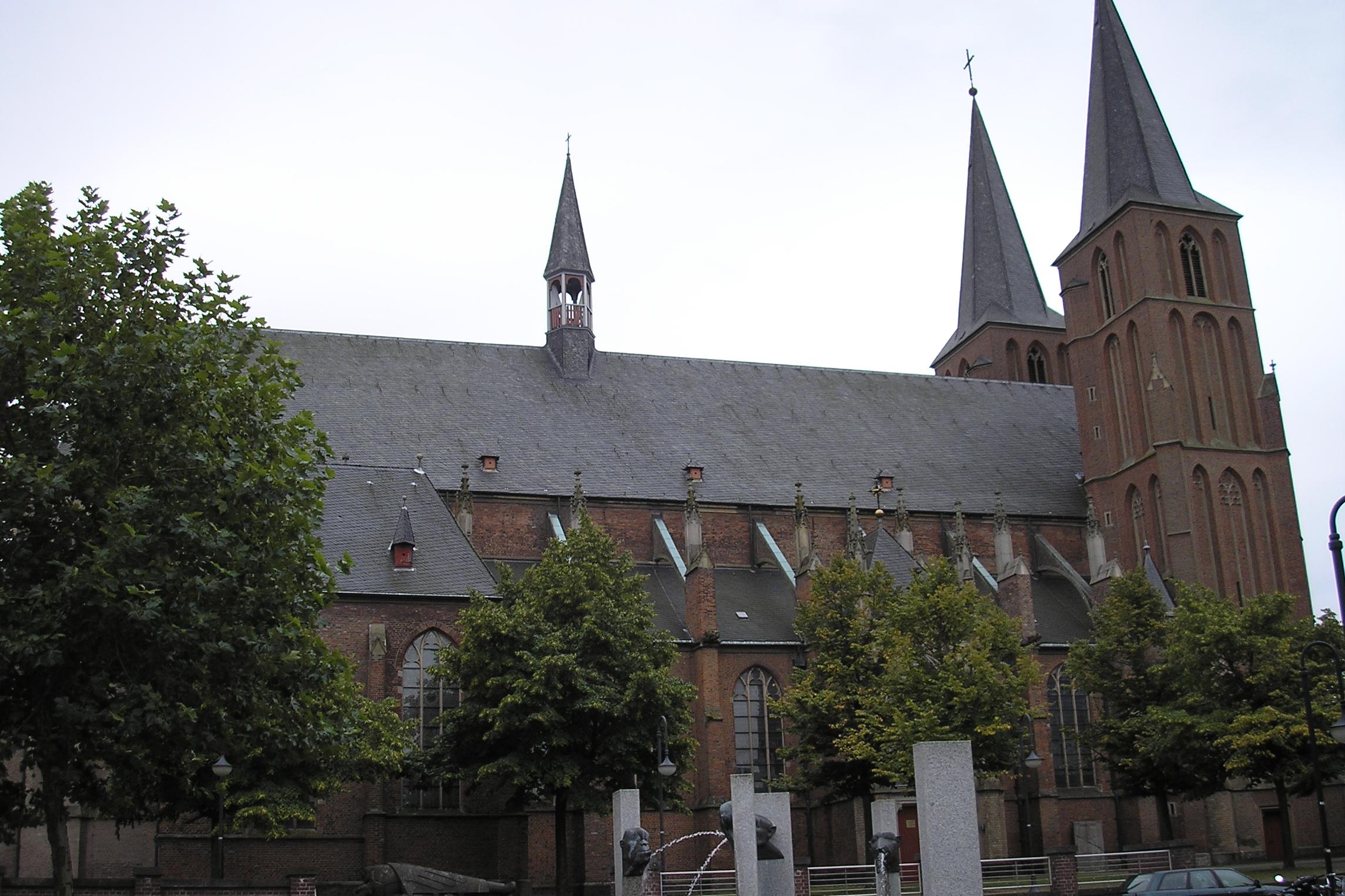 Propstei- und Stiftskirche St. Mariä Himmelfahrt Kleve (Nordseite)
