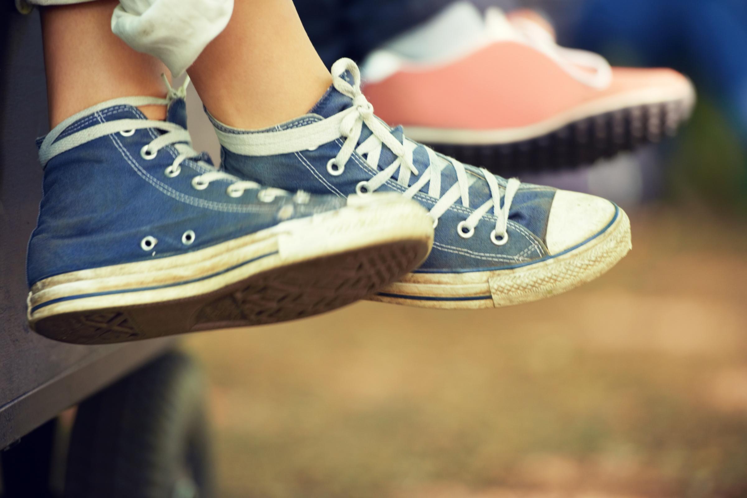 shutterstock_2422944943_PeopleImages.com - Yuri A_Sneakers_Outdoor_Schuhe_Frei