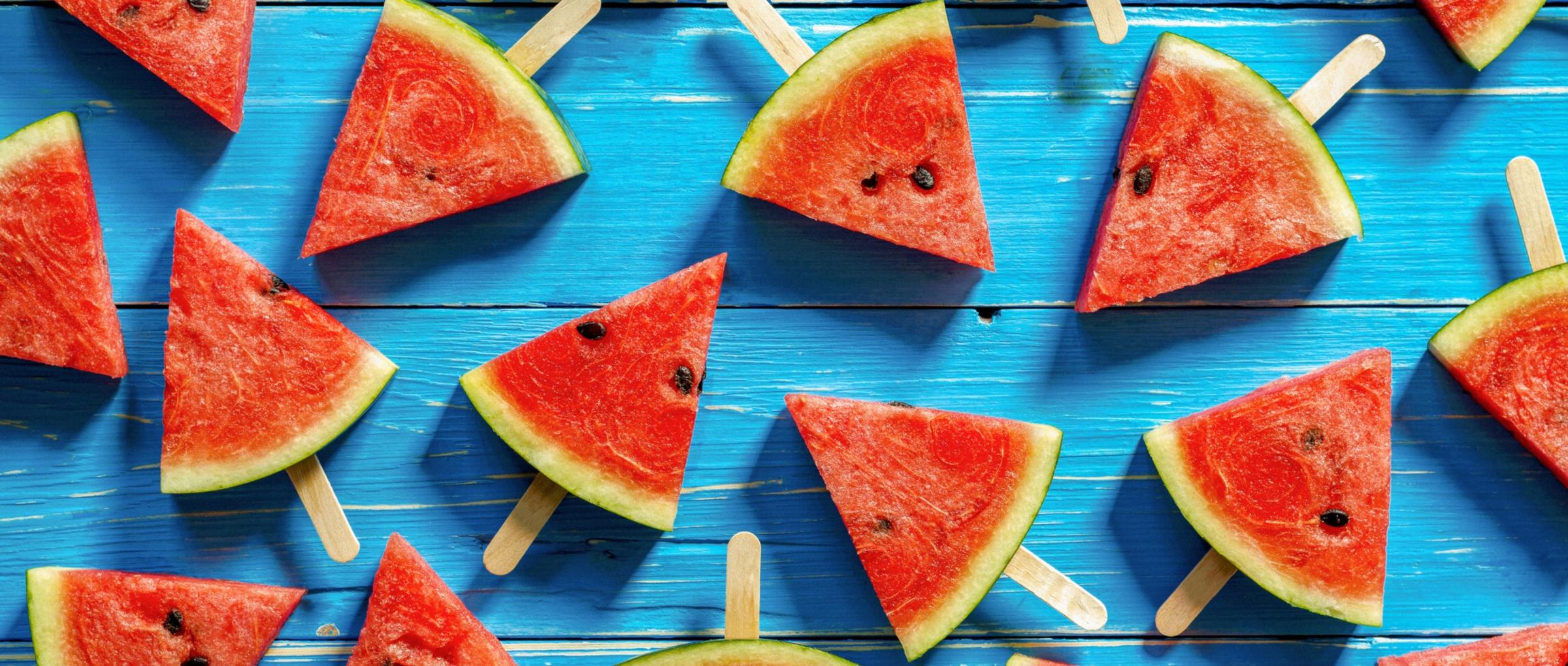 shutterstock_439368238_I am Kulz_Wassermelonenscheiben_am_Stiel_frei