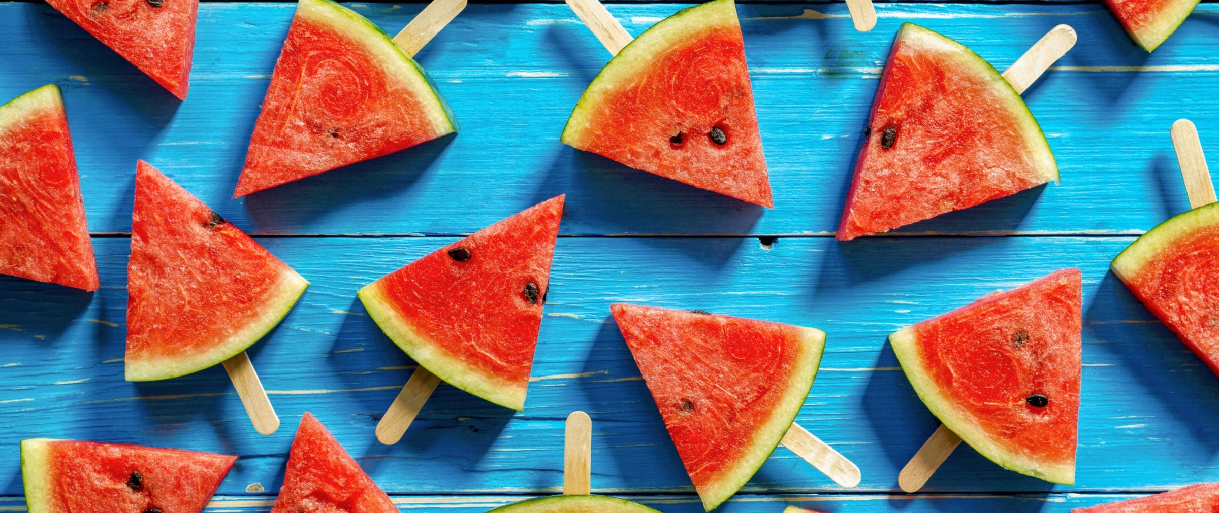 shutterstock_439368238_I am Kulz_Wassermelonenscheiben_am_Stiel_frei