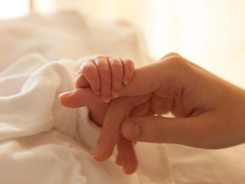 Baby Mutter Händer