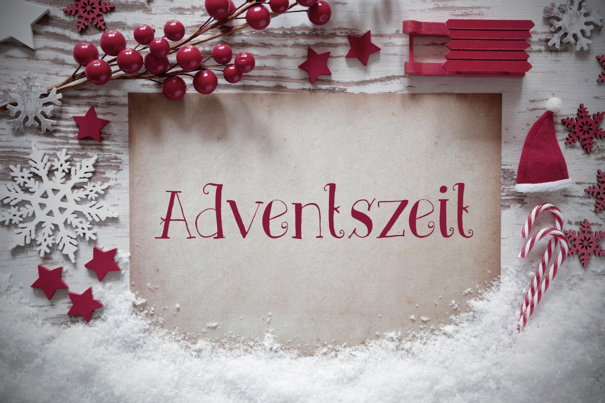 2464660136_Nähen_Adventskalender_shutterstock_1203195637_Nelosa_Adventszeit_ausgeschrieben_Plakat_geschmückt_frei