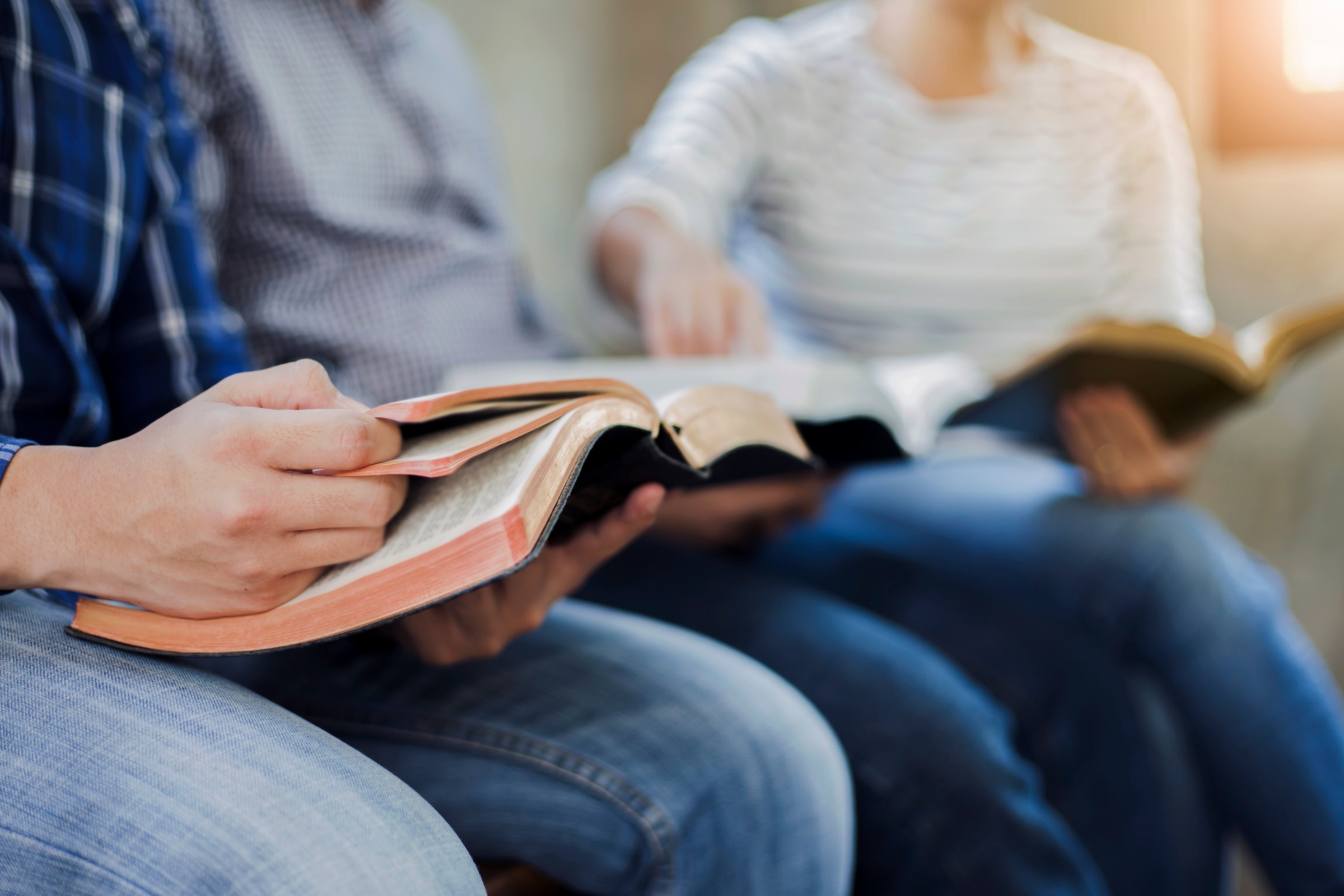 shutterstock_1069054370_Bibel lesen_frei_Kindergeschichten in der Bibel