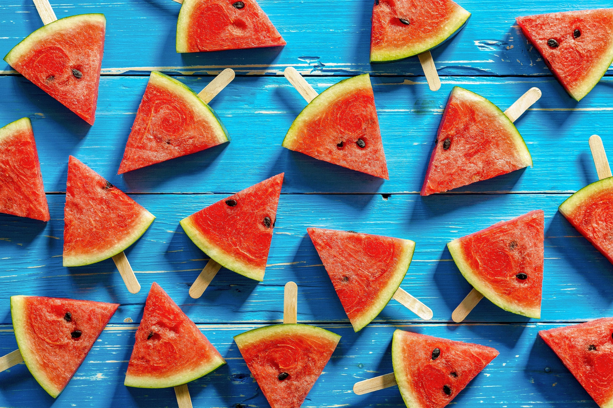 shutterstock_439368238_I am Kulz_Wassermelonenscheiben_am_Stiel_frei