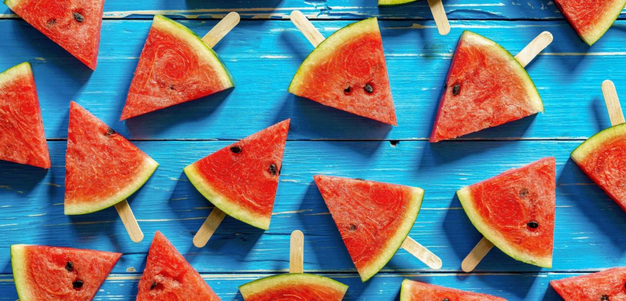 shutterstock_439368238_I am Kulz_Wassermelonenscheiben_am_Stiel_frei