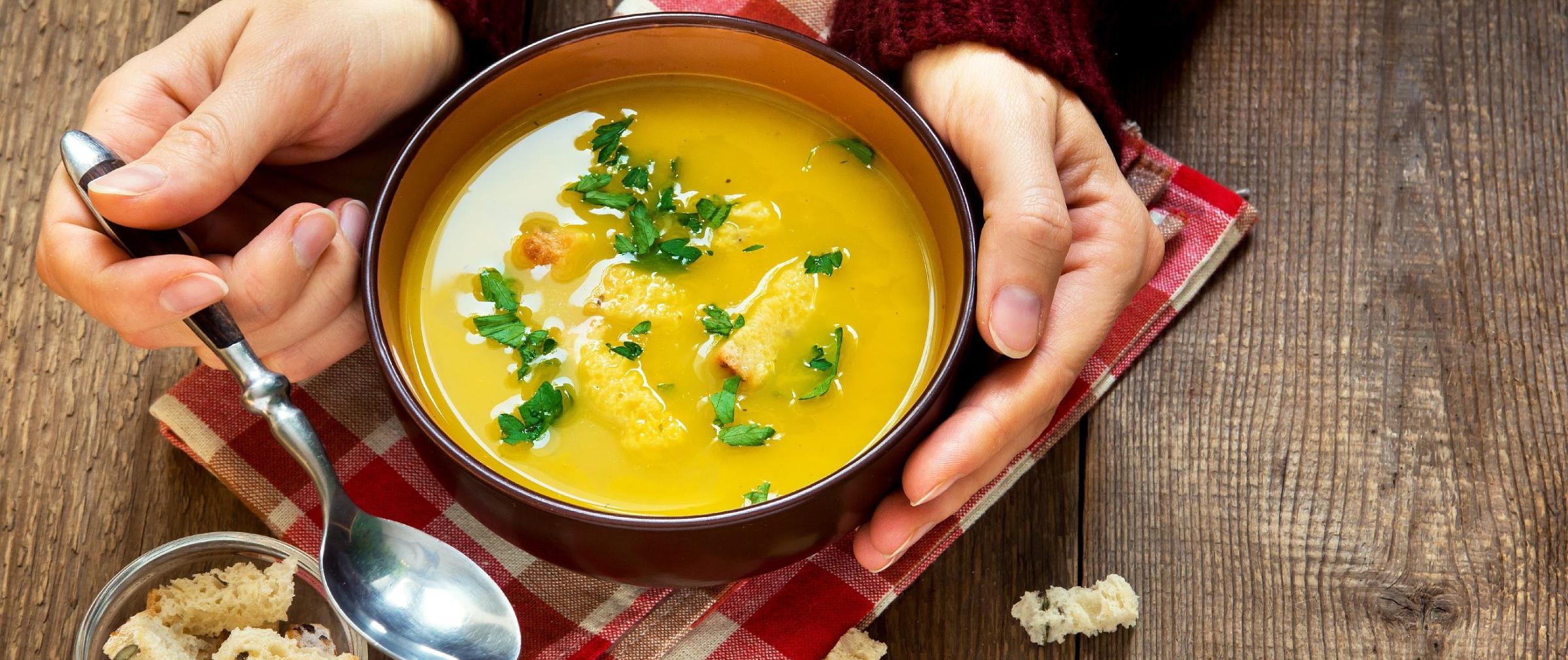 shutterstock_526128100_Oksana Mizina_Kochen_Bowl_Frei