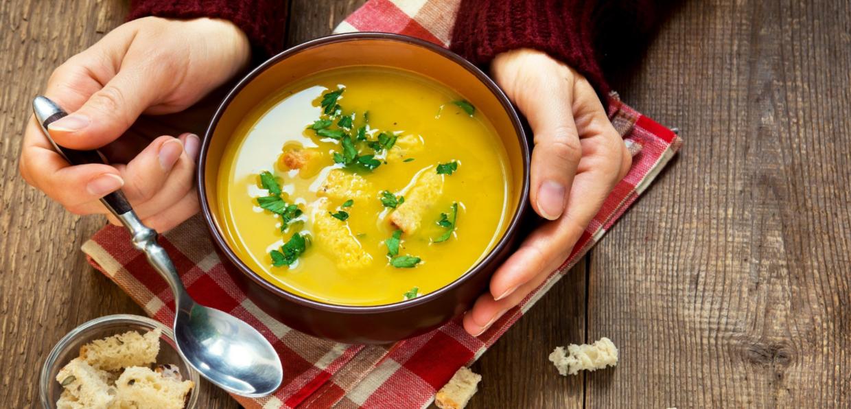 shutterstock_526128100_Oksana Mizina_Kochen_Bowl_Frei